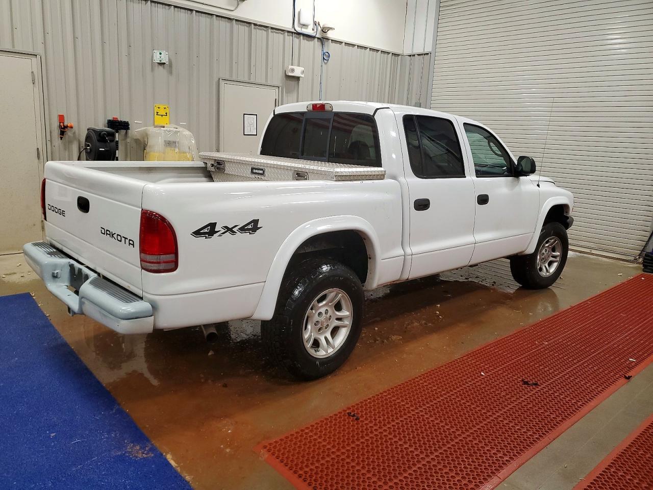 2004 DODGE DAKOTA QUAD SPORT photo 3