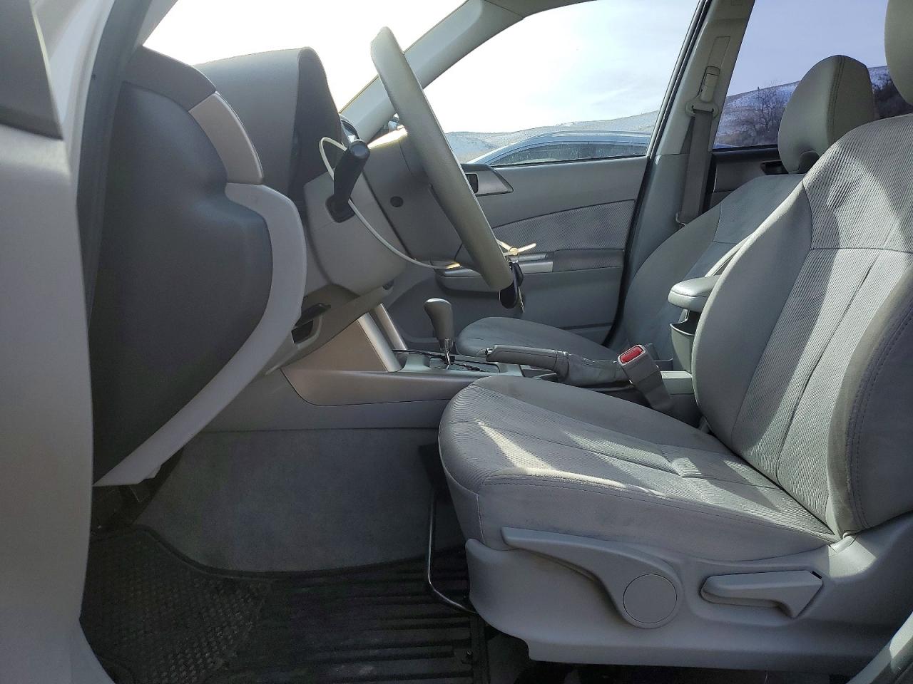 2009 SUBARU FORESTER photo 7