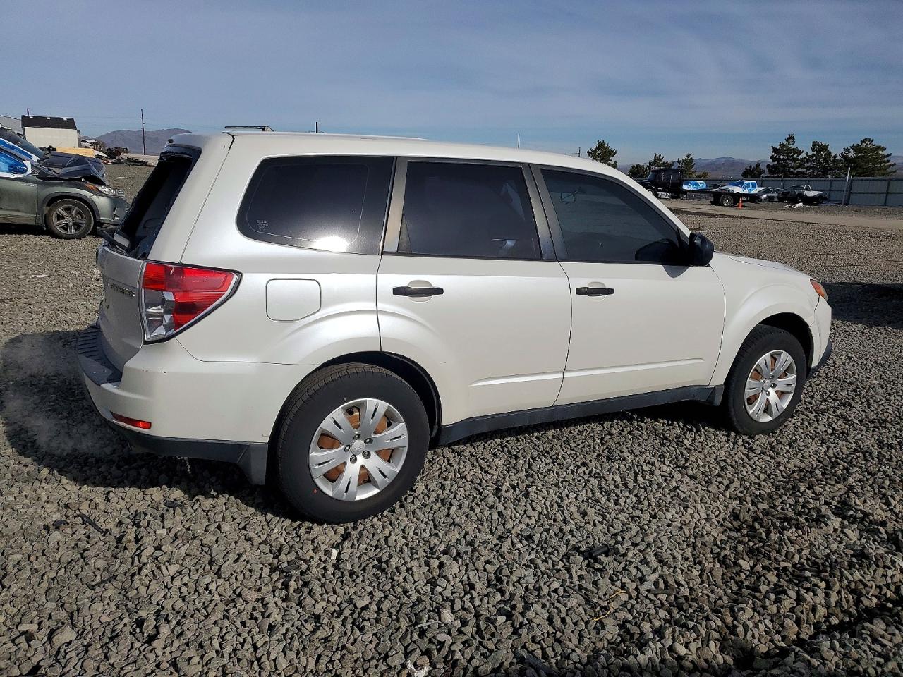2009 SUBARU FORESTER photo 3