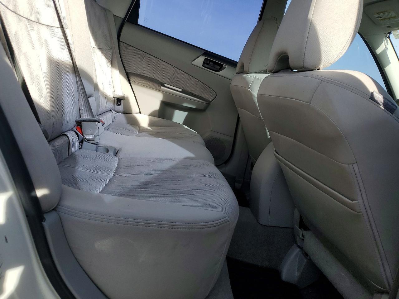 2009 SUBARU FORESTER photo 11