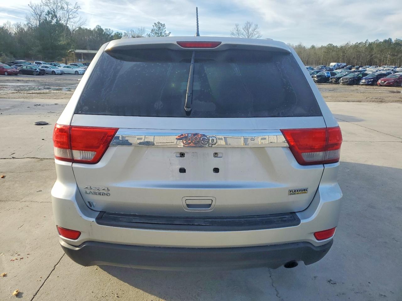 2012 JEEP GRAND CHEROKEE LAREDO photo 6