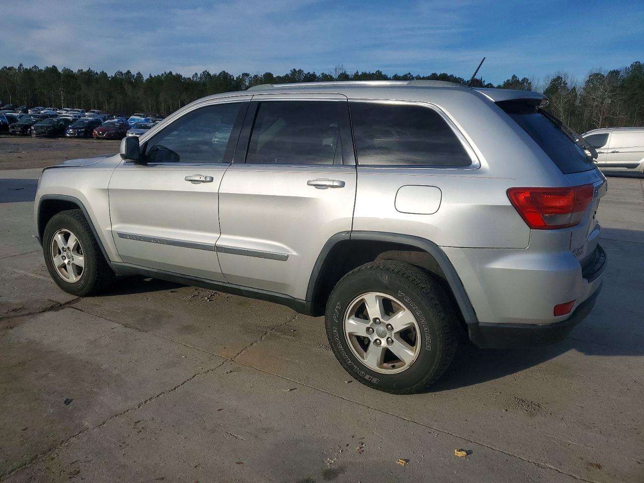 2012 JEEP GRAND CHEROKEE LAREDO photo 2