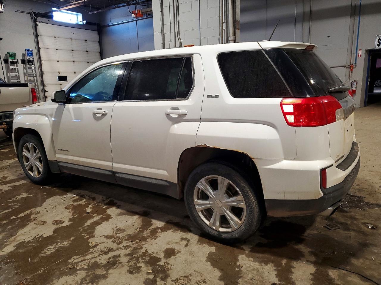 2017 GMC TERRAIN SLE photo 3