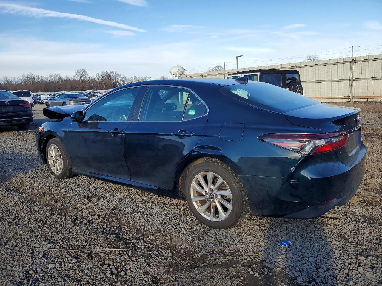 2021 TOYOTA CAMRY LE photo 3