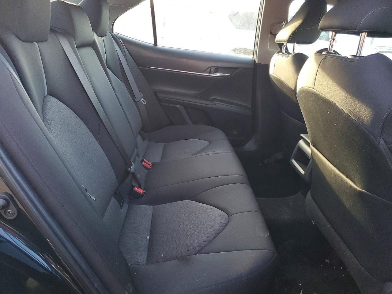 2021 TOYOTA CAMRY LE photo 19