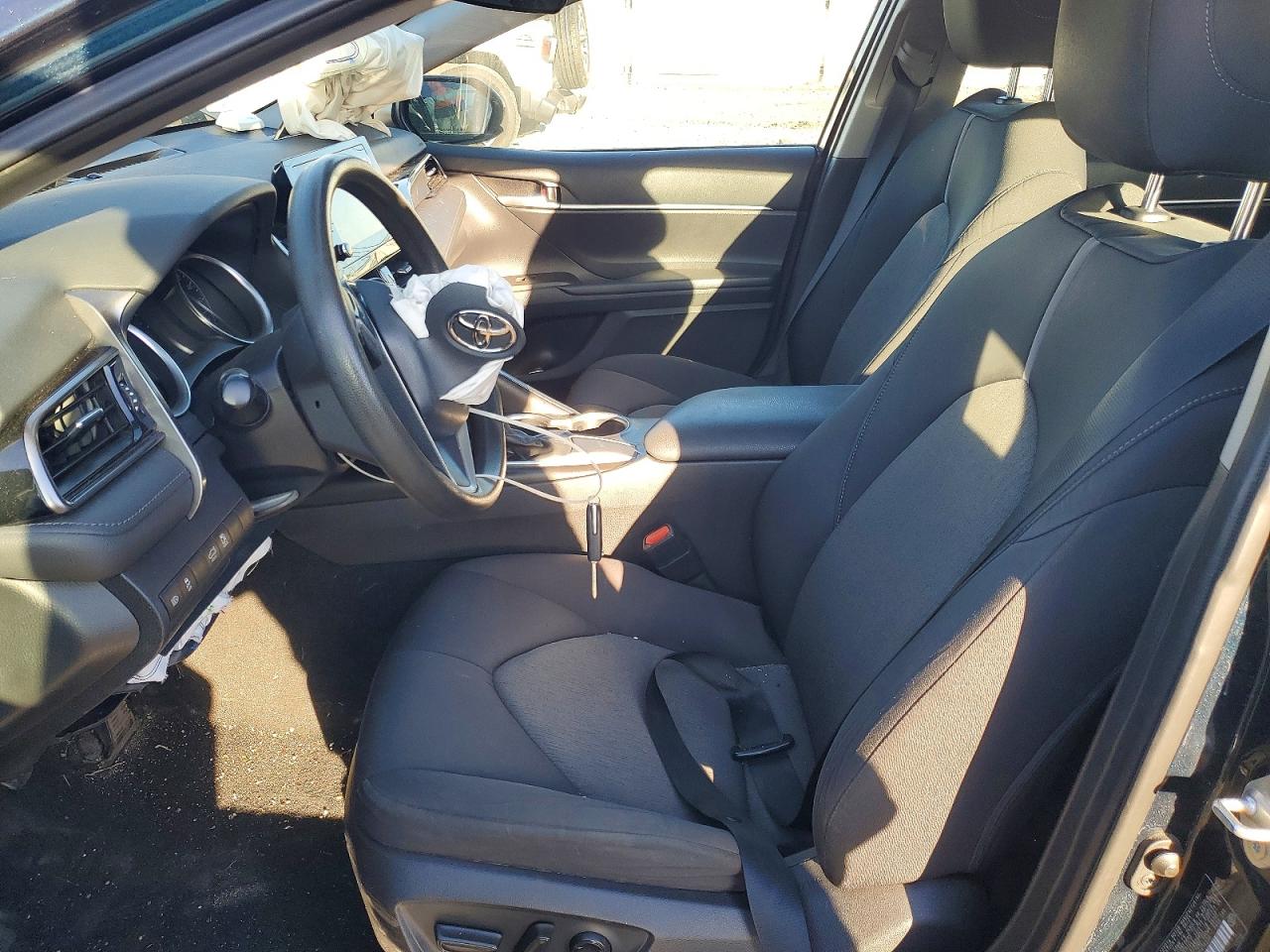 2021 TOYOTA CAMRY LE photo 13