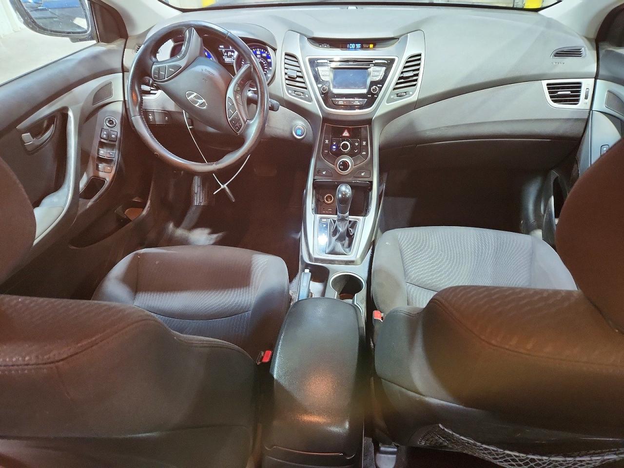 2016 HYUNDAI ELANTRA SE photo 8