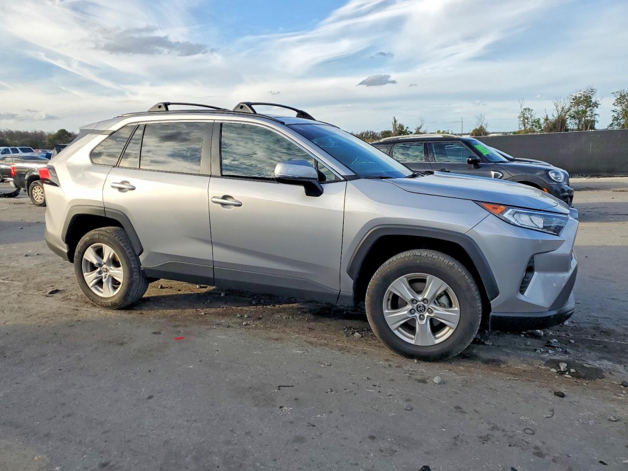 2021 TOYOTA RAV4 XLE photo 7