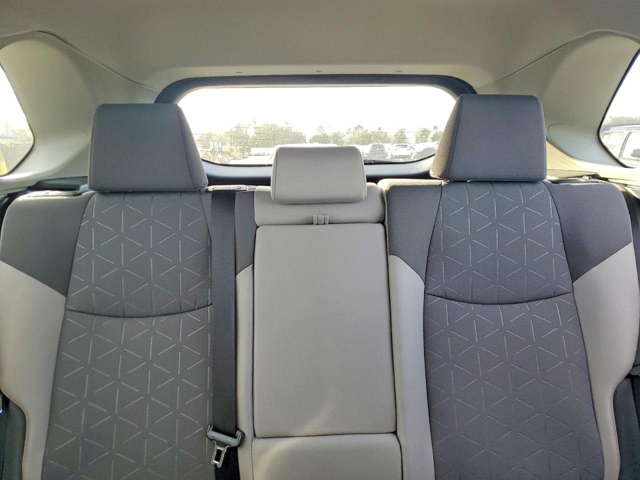 2021 TOYOTA RAV4 XLE photo 19