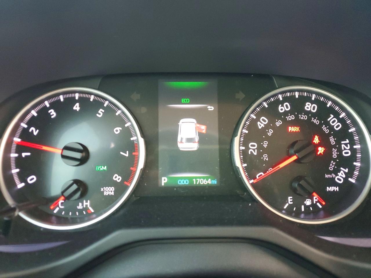2021 TOYOTA RAV4 XLE photo 17