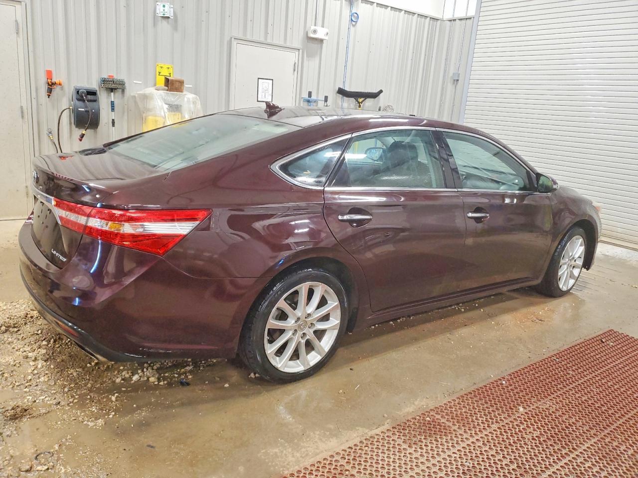 2013 TOYOTA AVALON LIMITED photo 3
