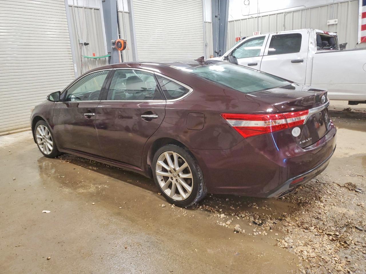 2013 TOYOTA AVALON LIMITED photo 2