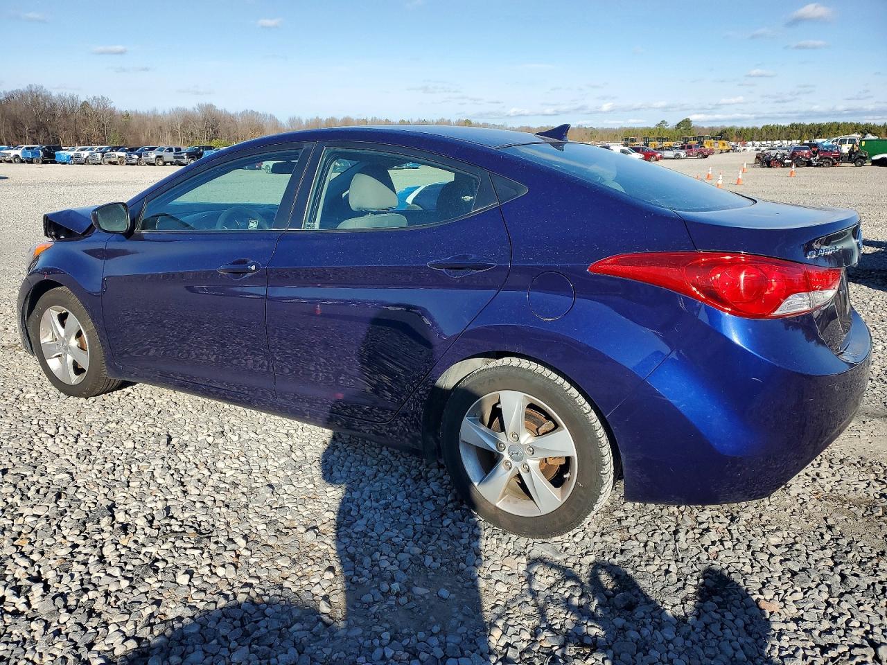 2013 HYUNDAI ELANTRA photo 2