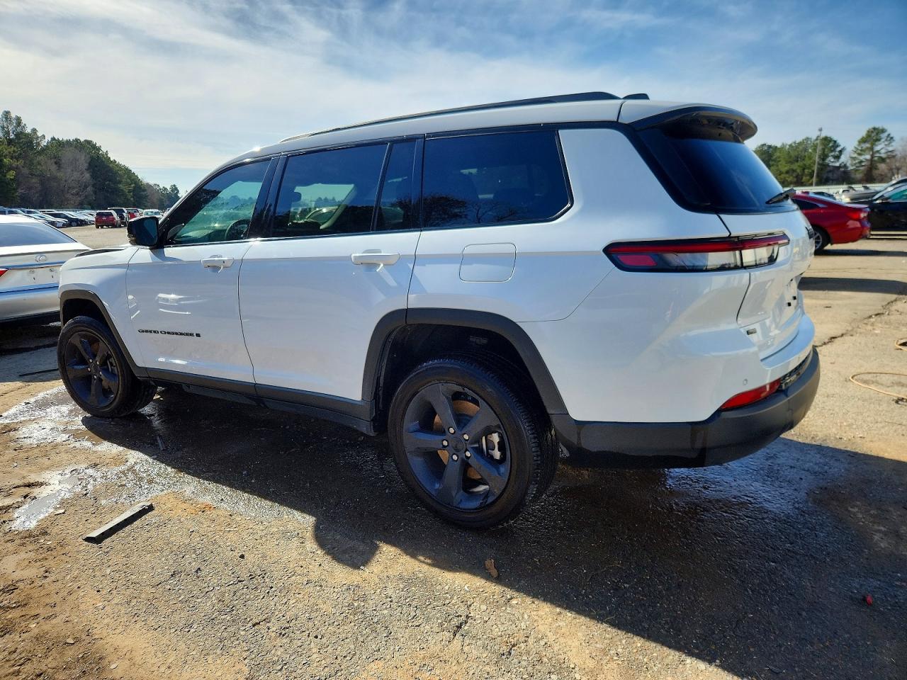 2023 JEEP GRAND CHEROKEE L LAREDO photo 3