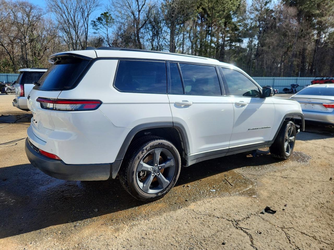 2023 JEEP GRAND CHEROKEE L LAREDO photo 5