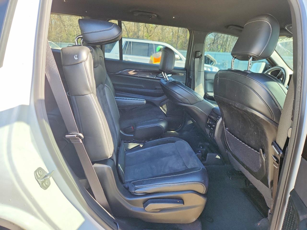 2023 JEEP GRAND CHEROKEE L LAREDO photo 21