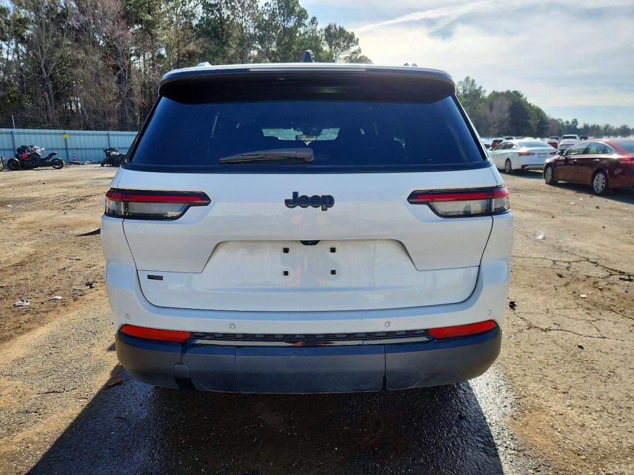 2023 JEEP GRAND CHEROKEE L LAREDO photo 11
