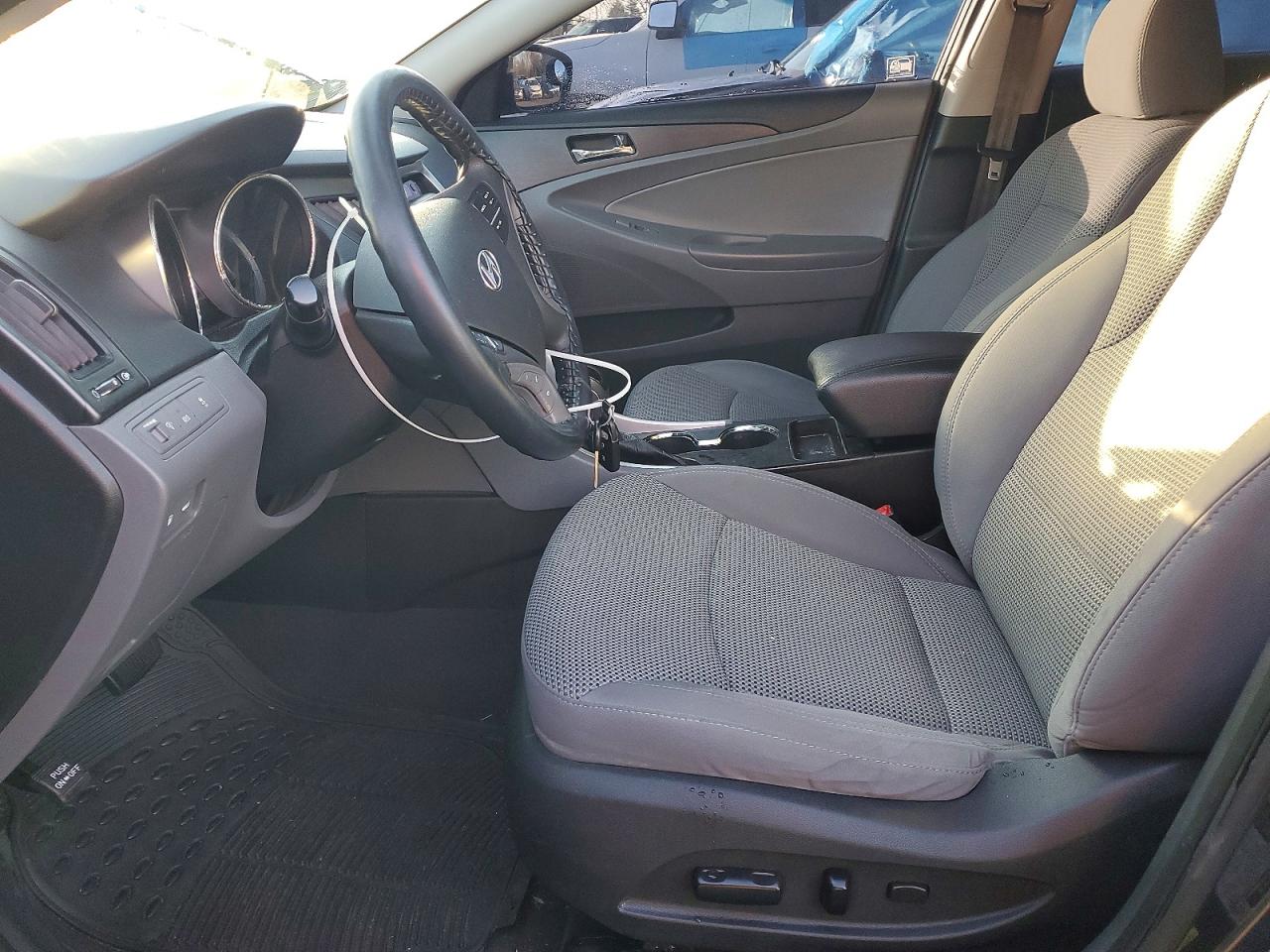 2011 HYUNDAI SONATA GLS photo 13