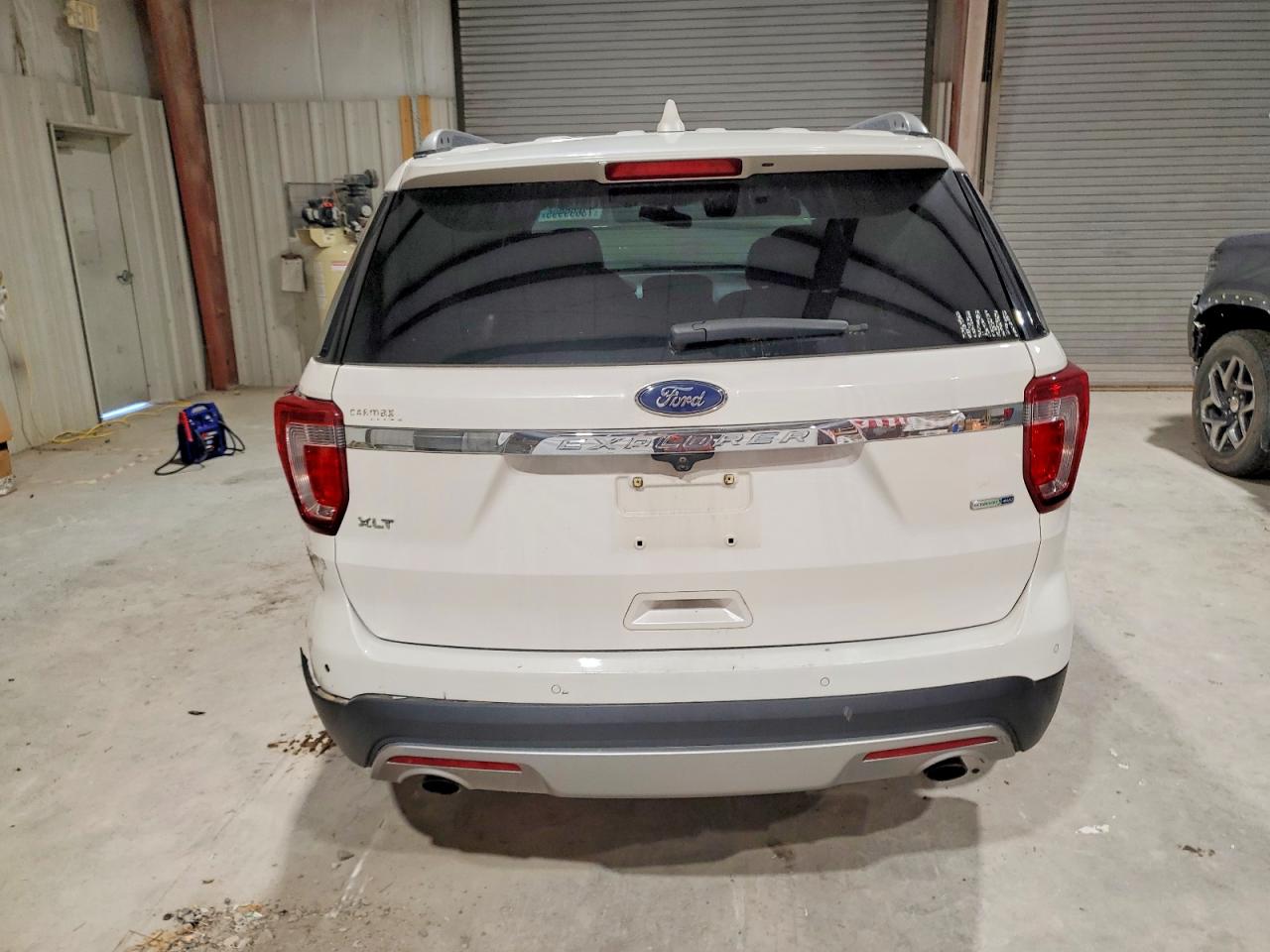 2017 FORD EXPLORER XLT photo 16