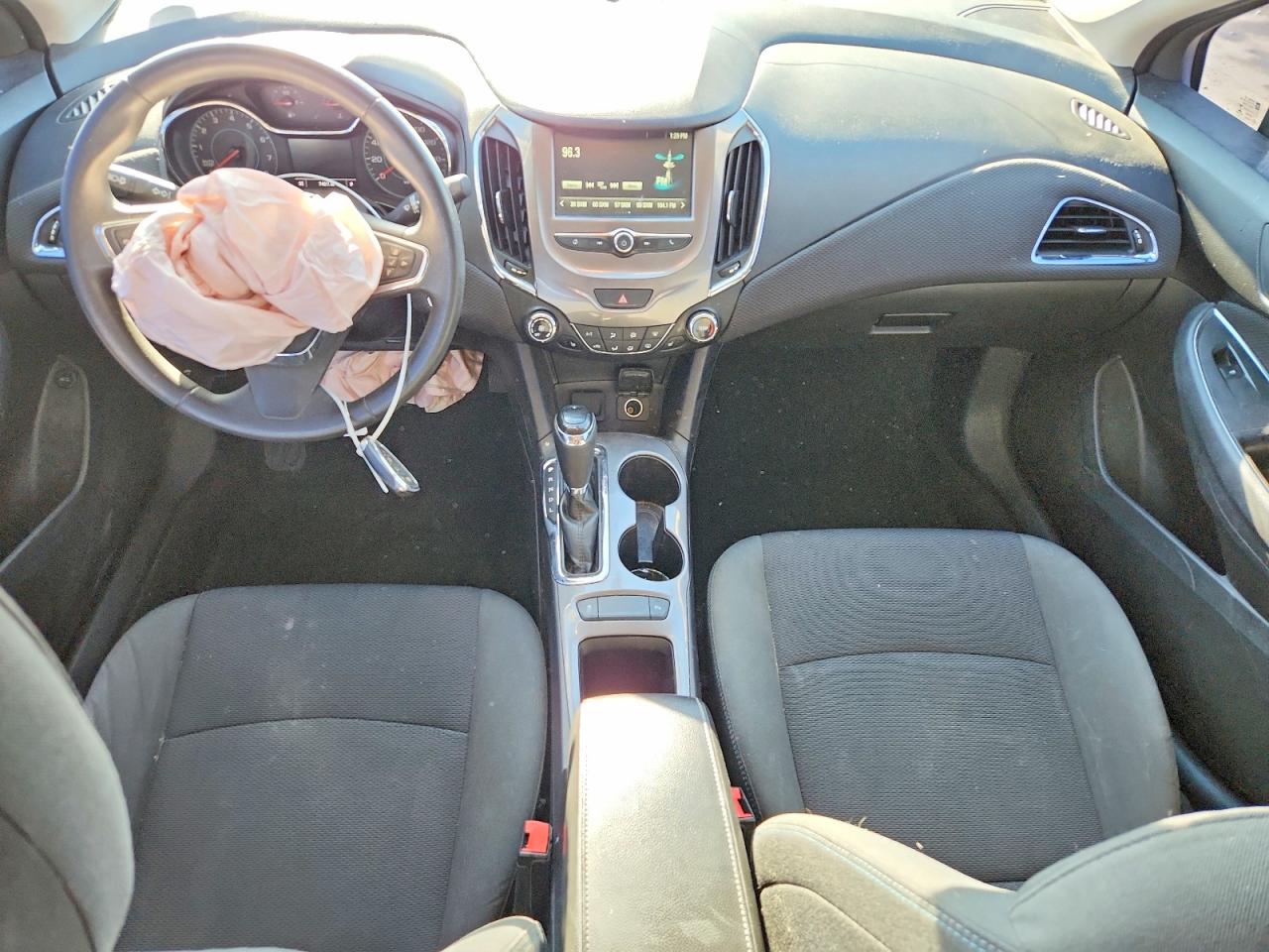 2017 CHEVROLET CRUZE LT photo 8