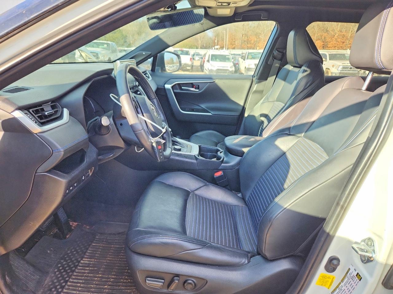 2021 TOYOTA RAV4 XSE photo 7