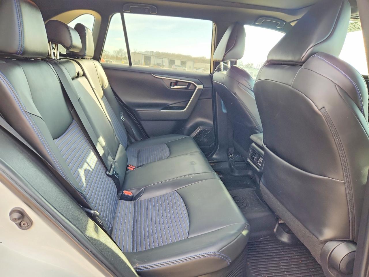 2021 TOYOTA RAV4 XSE photo 10