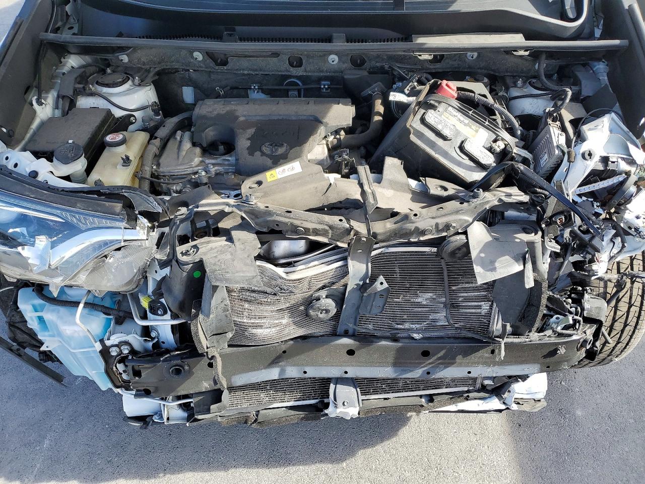 2018 TOYOTA RAV4 XLE photo 12