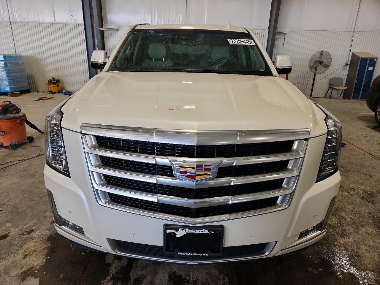 2015 CADILLAC ESCALADE LUXURY photo 9