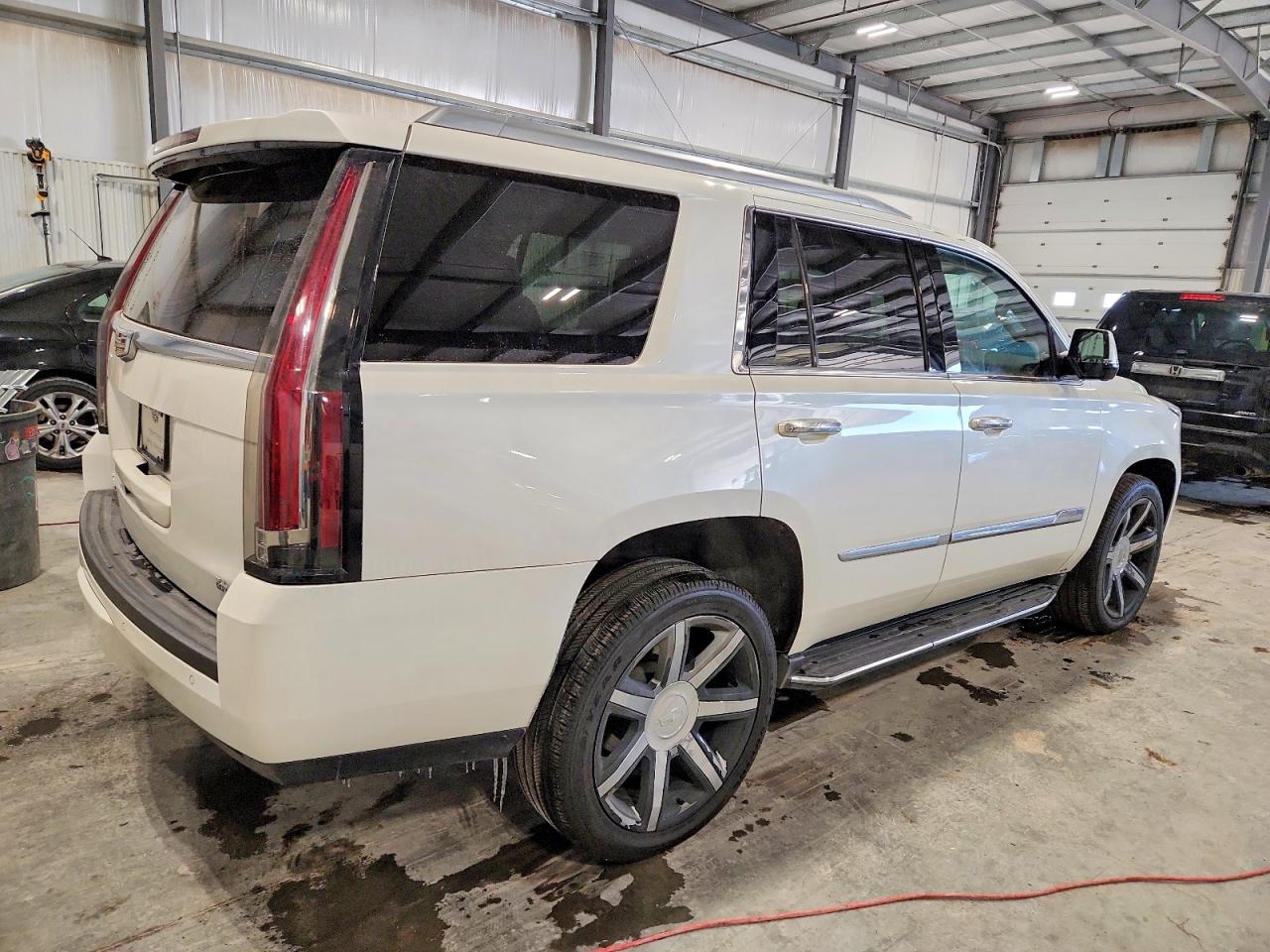 2015 CADILLAC ESCALADE LUXURY photo 5