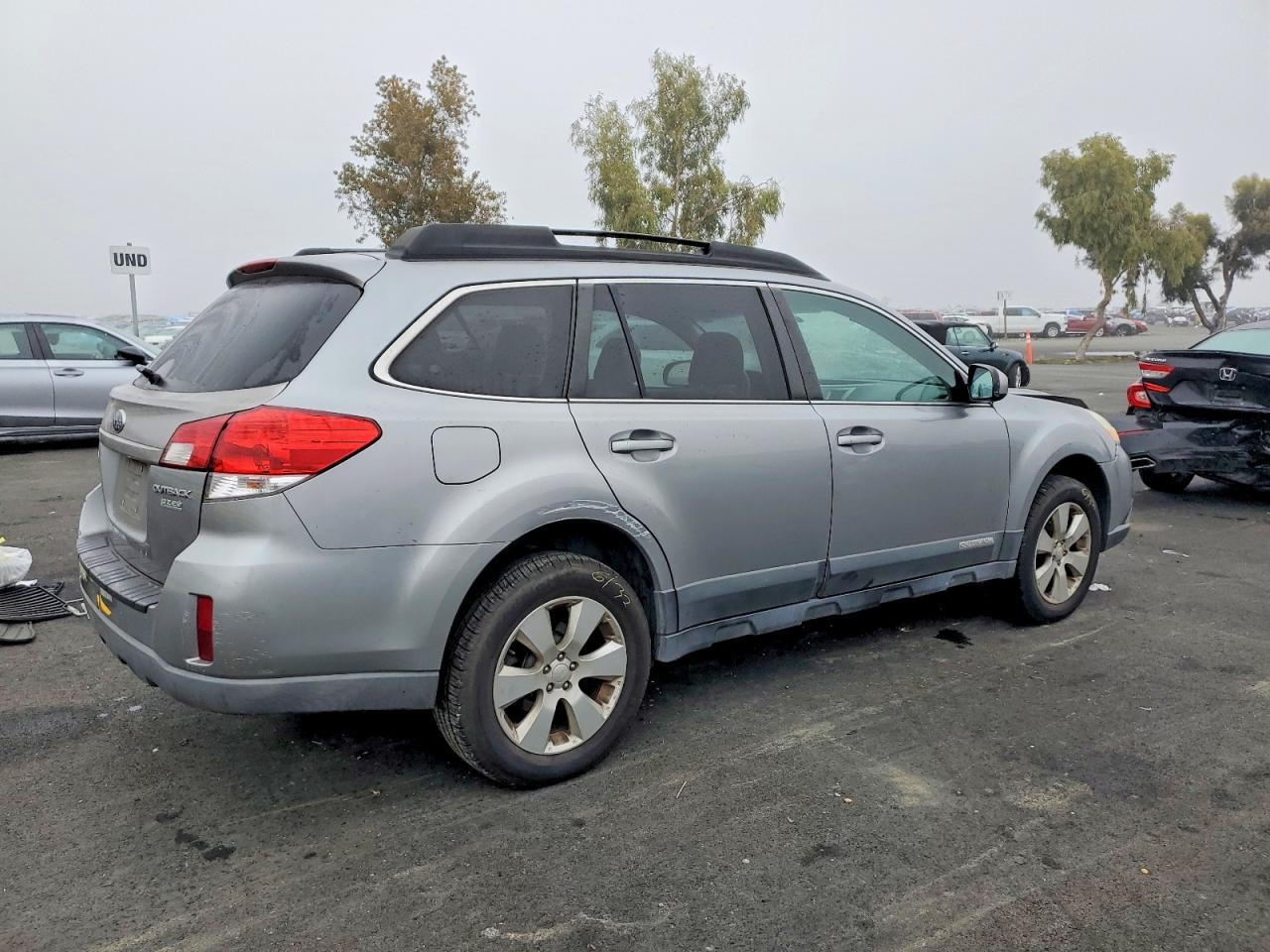 2010 SUBARU OUTBACK 2.5I LIMITED photo 3