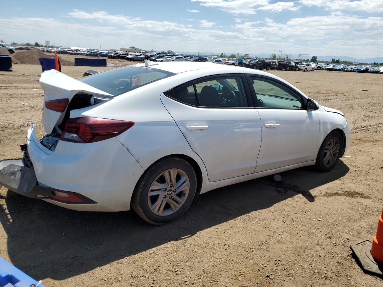 2019 HYUNDAI ELANTRA photo 3