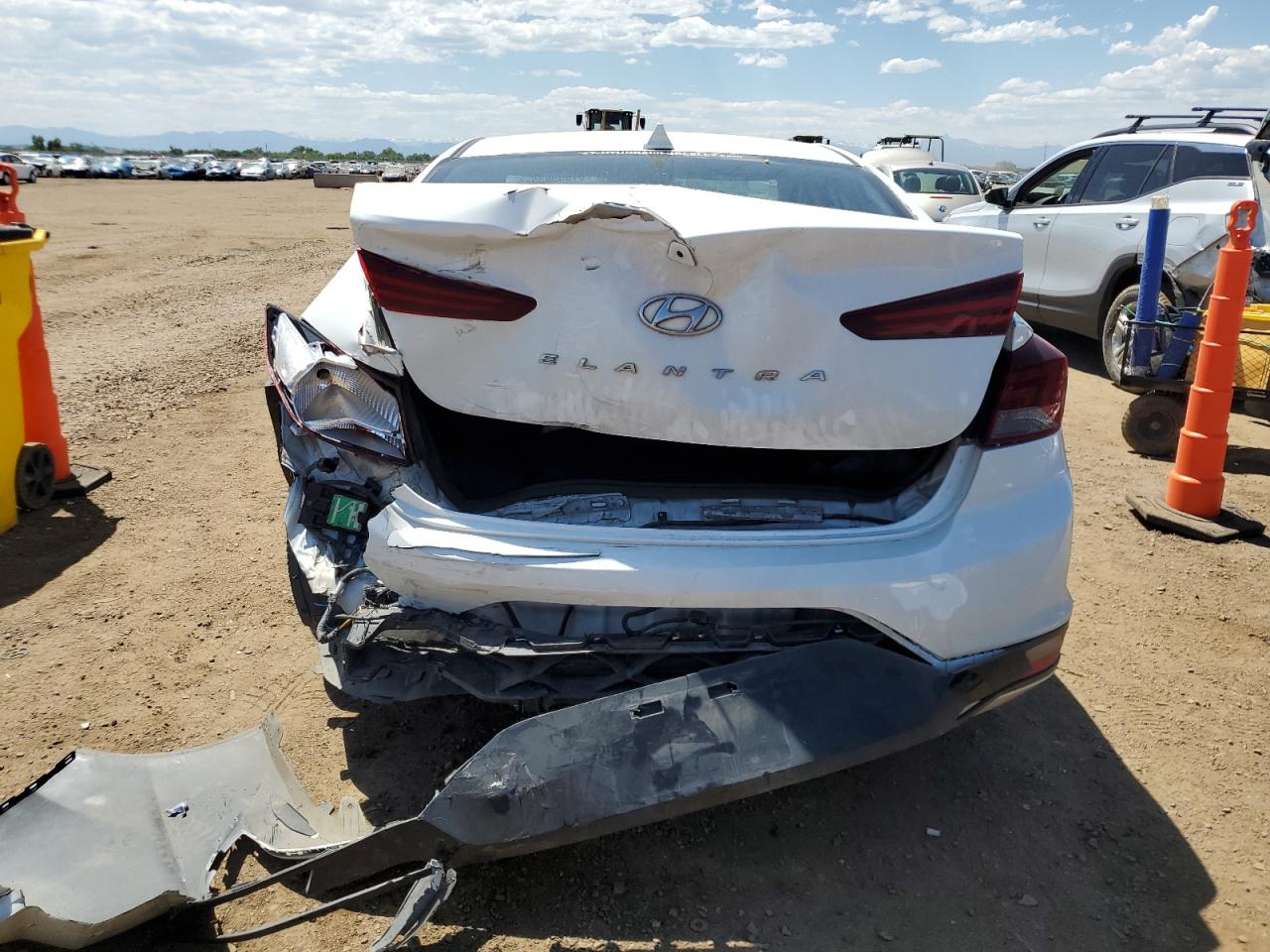 2019 HYUNDAI ELANTRA photo 6