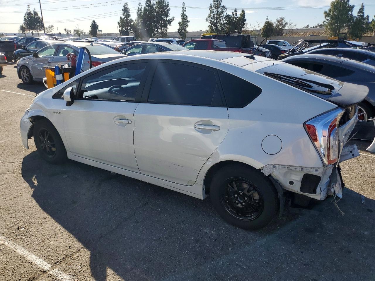 2015 TOYOTA PRIUS photo 2
