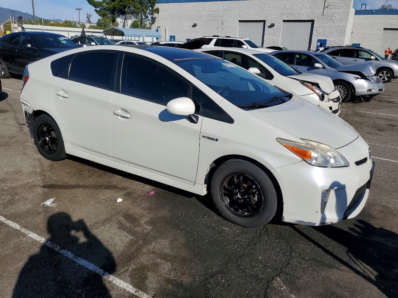 2015 TOYOTA PRIUS photo 4