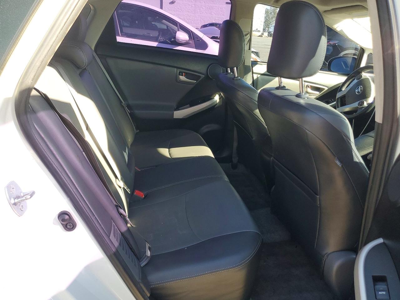 2015 TOYOTA PRIUS photo 10