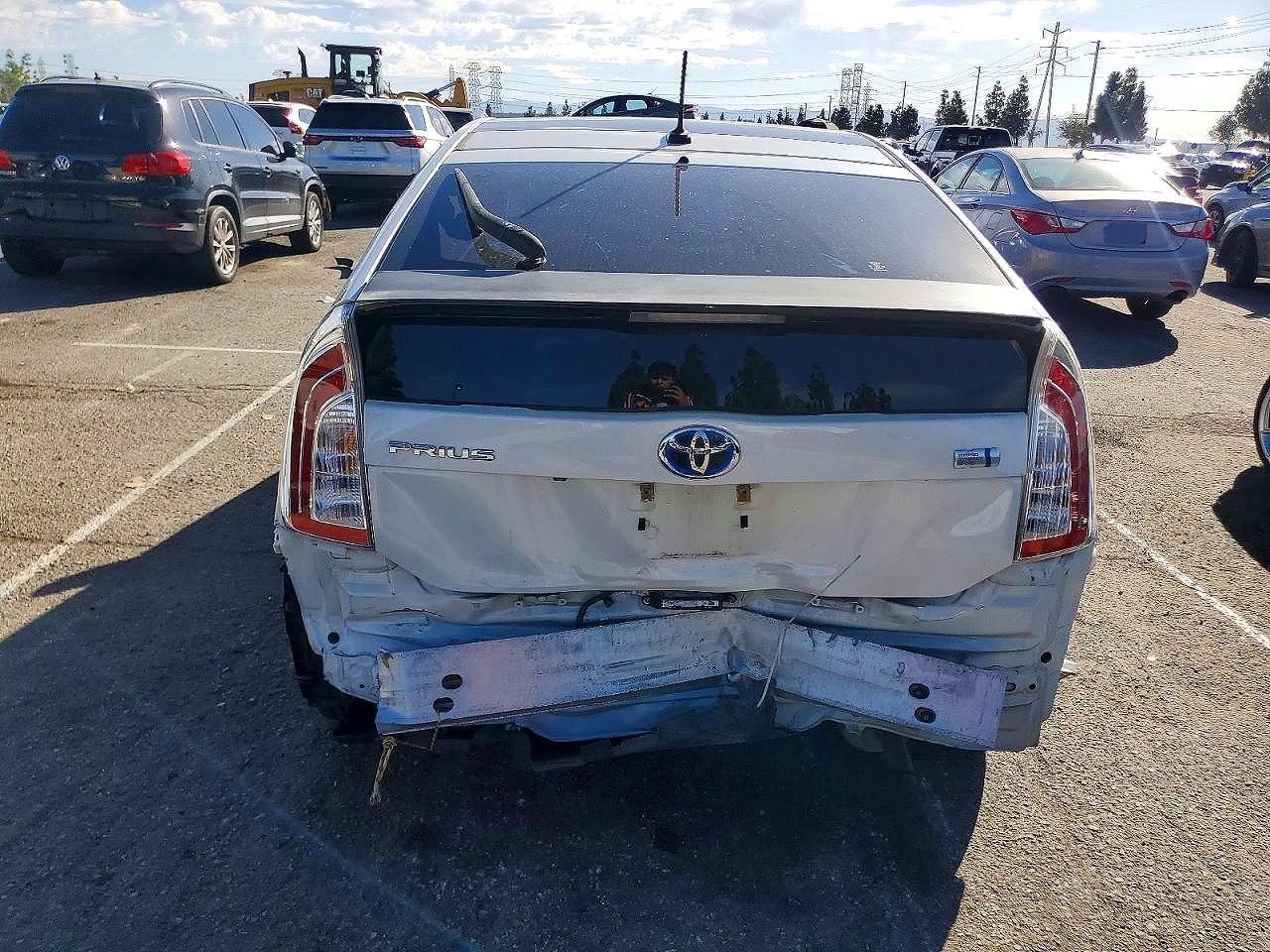 2015 TOYOTA PRIUS photo 6