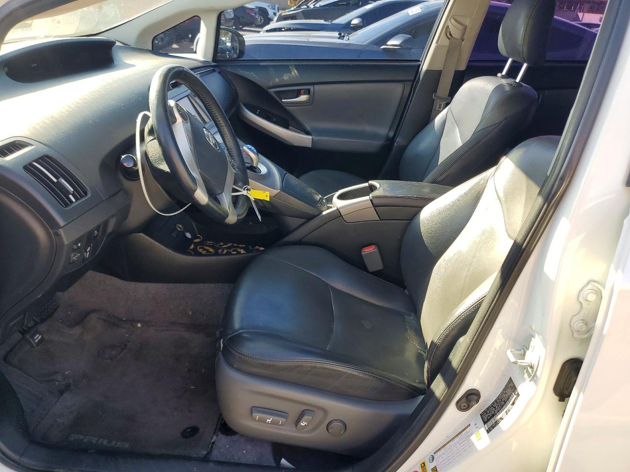 2015 TOYOTA PRIUS photo 7