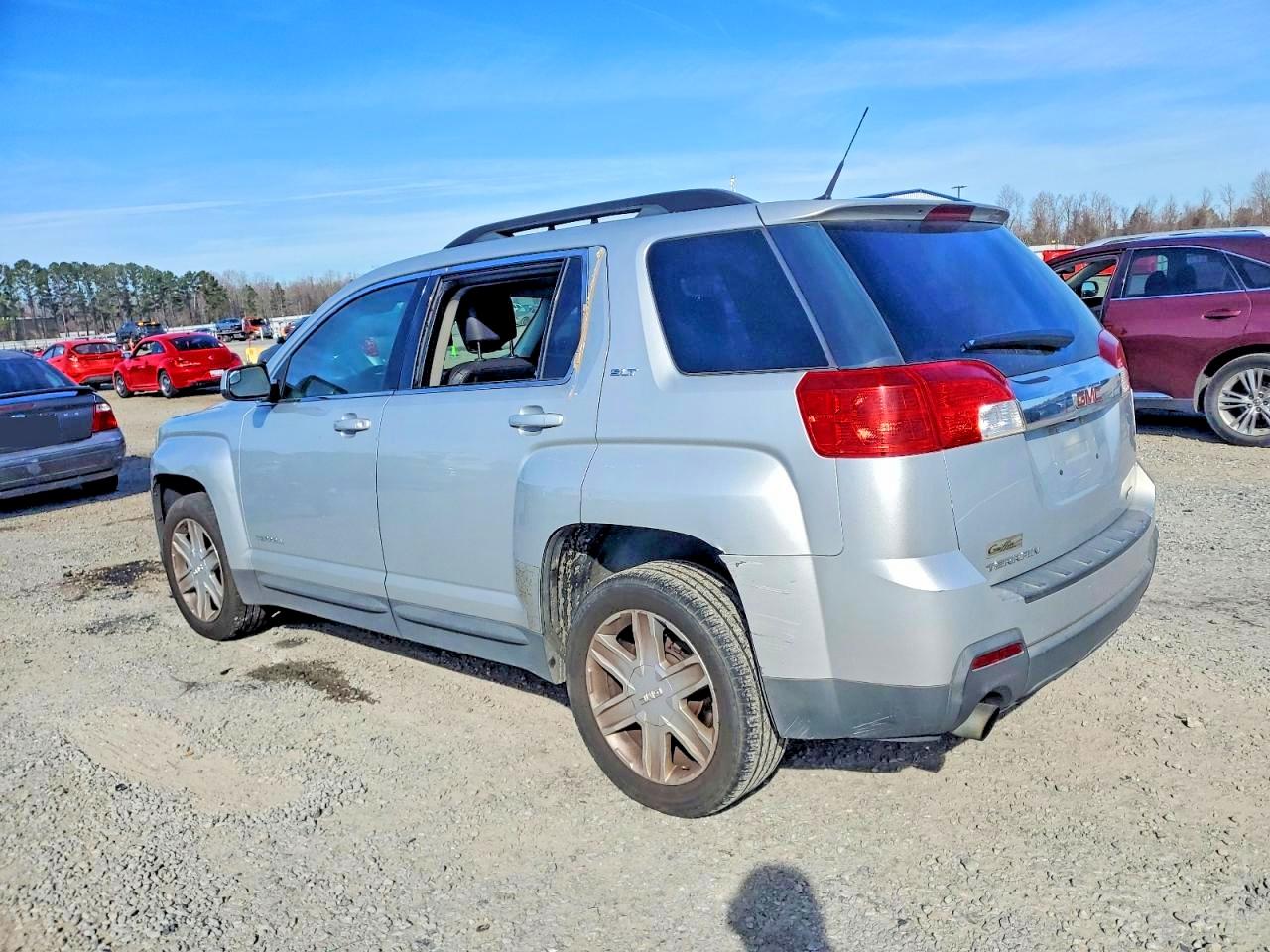2012 GMC TERRAIN SLT photo 2