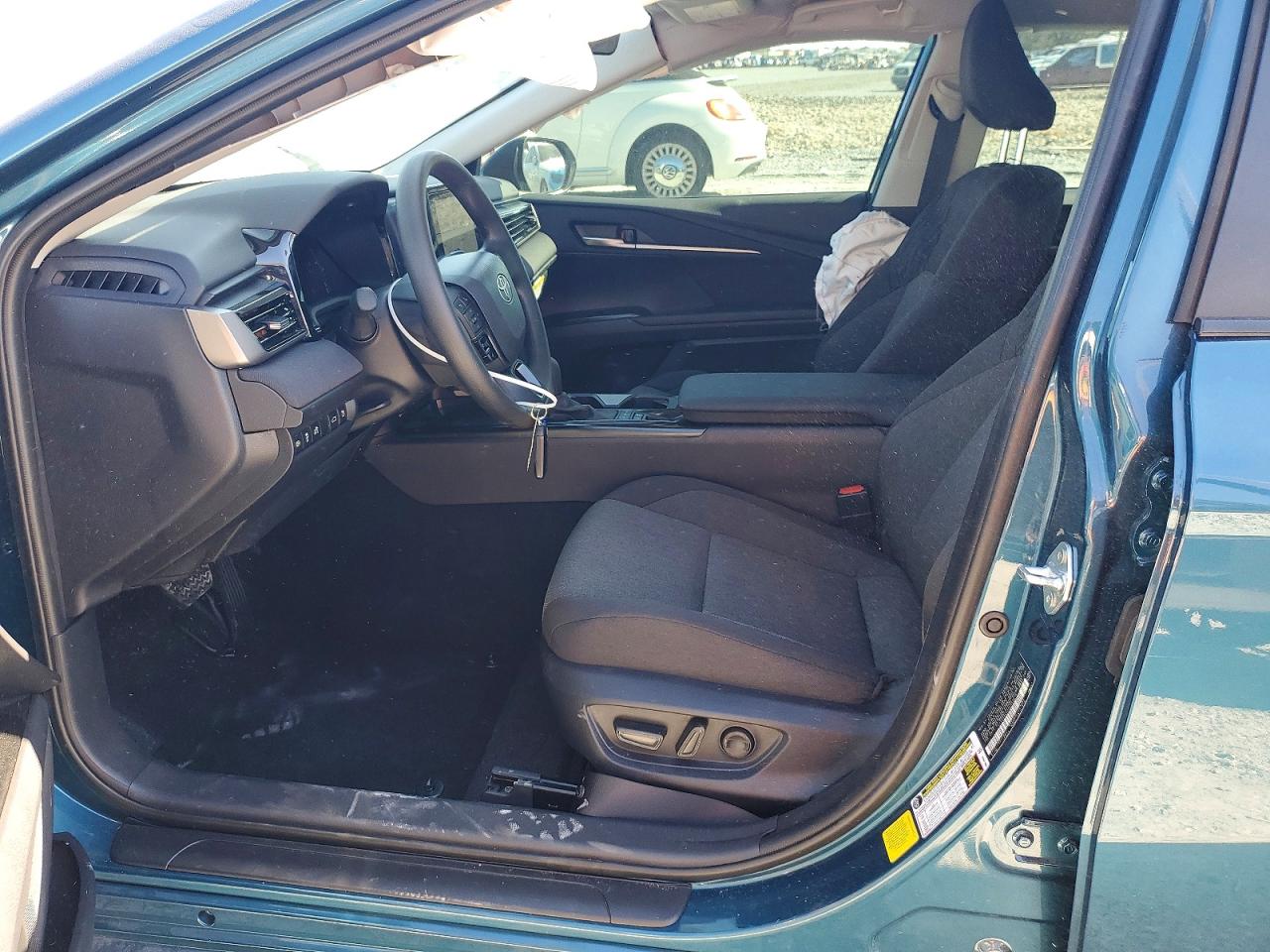 2025 TOYOTA CAMRY photo 13