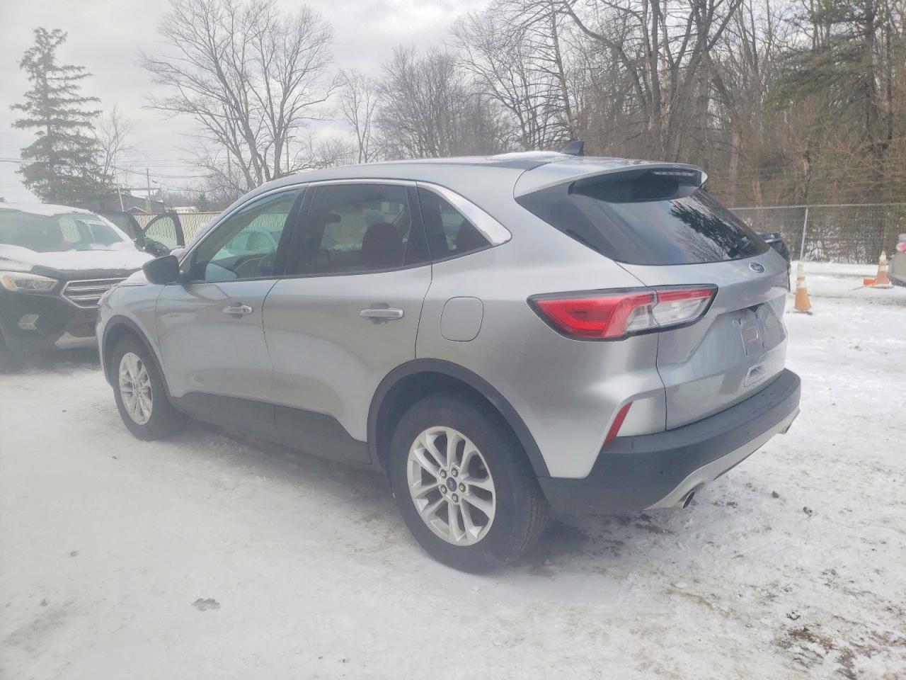2022 FORD ESCAPE SE photo 2