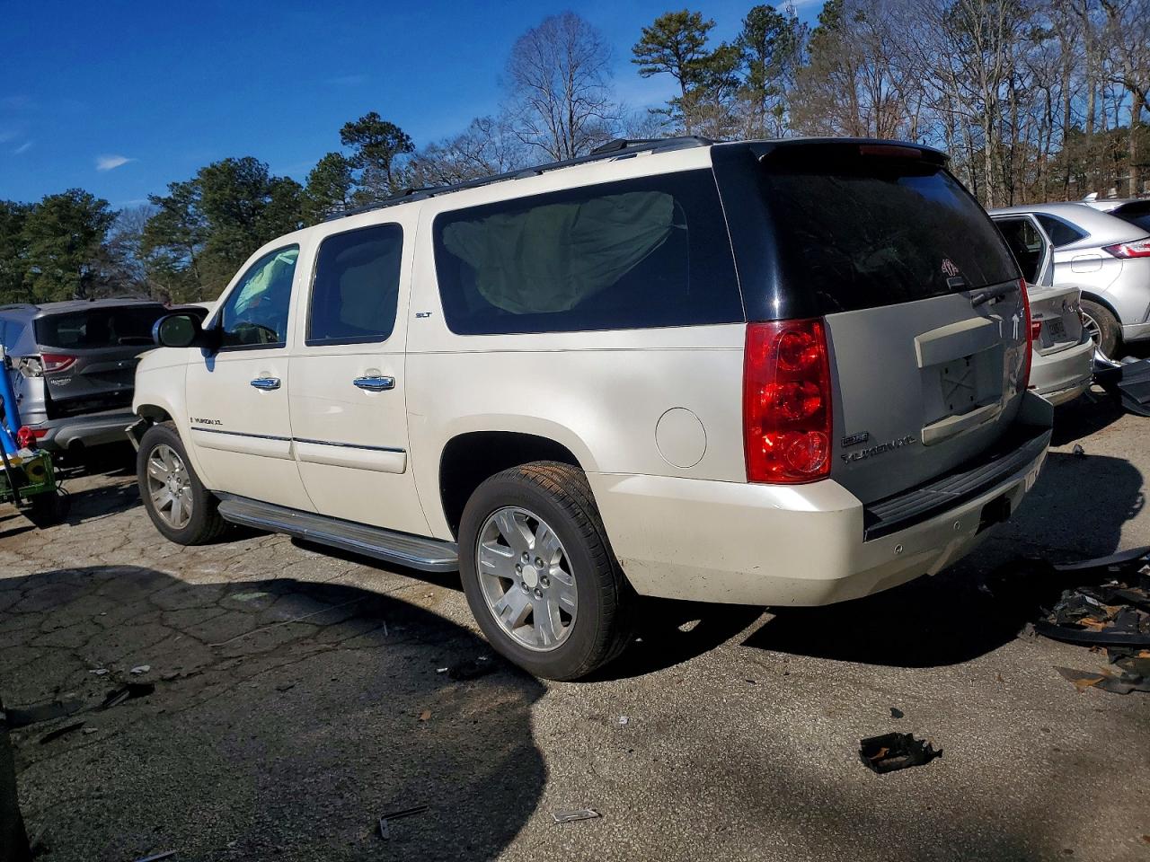 2008 GMC YUKON XL K1500 photo 2