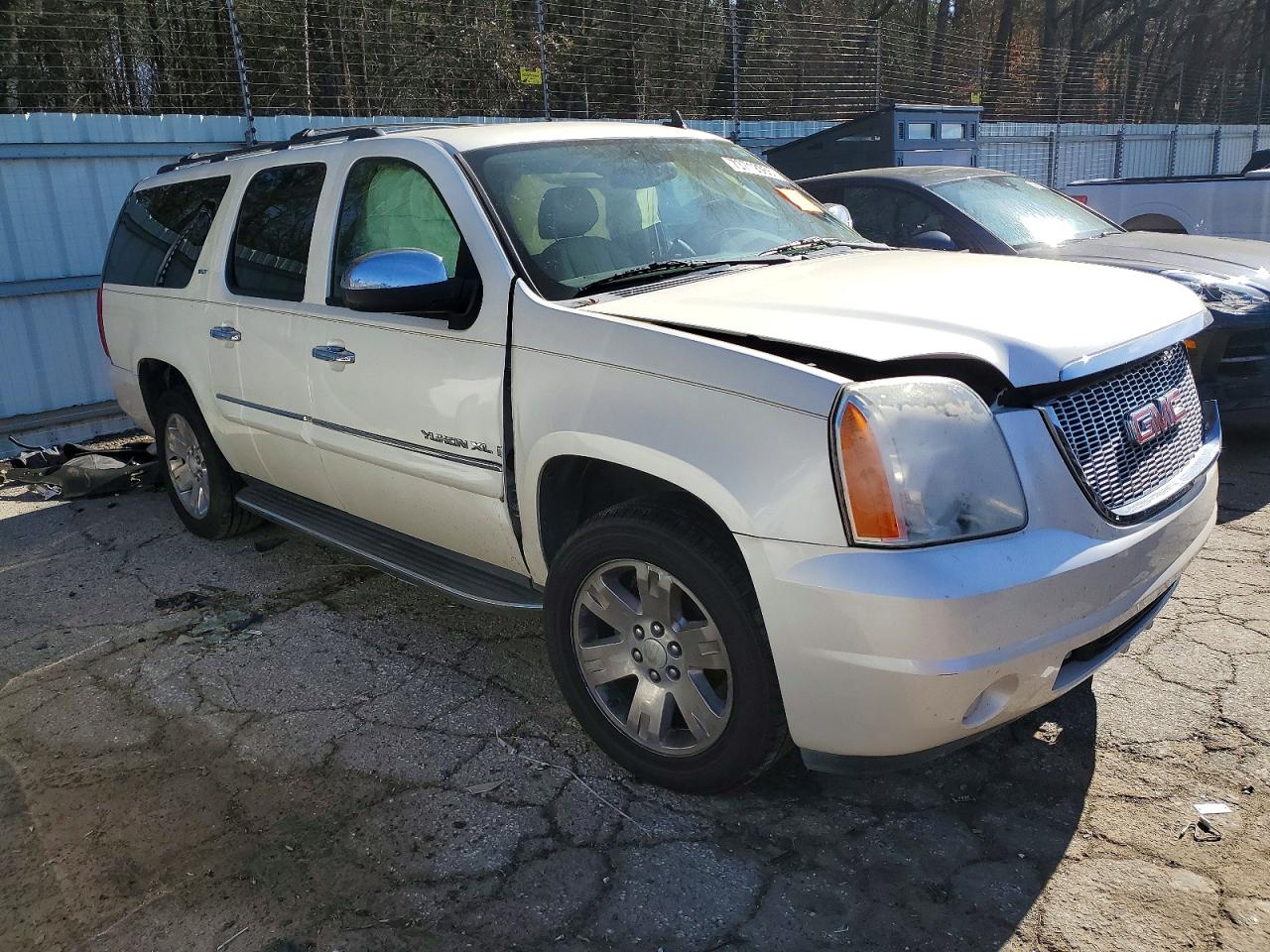 2008 GMC YUKON XL K1500 photo 4