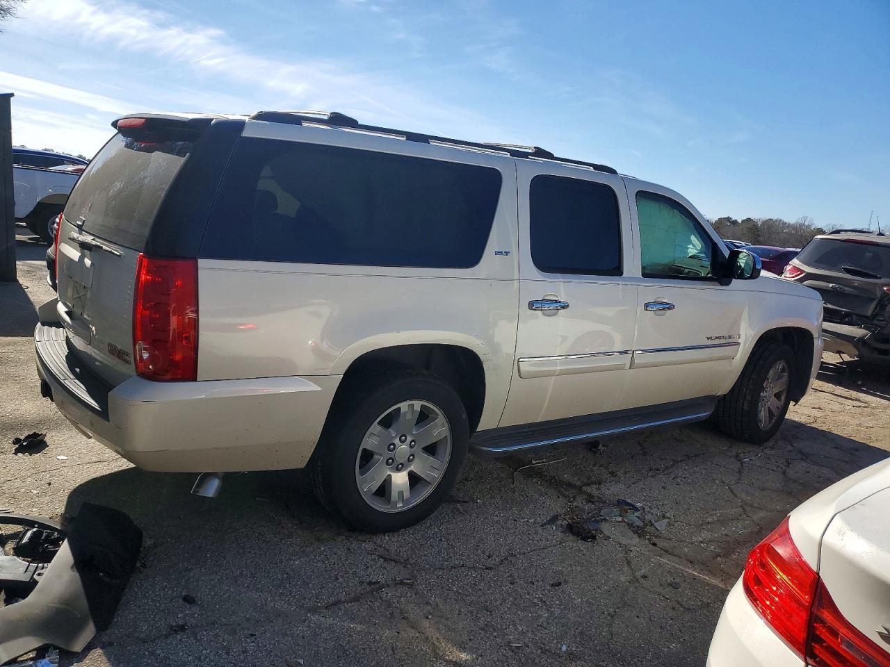 2008 GMC YUKON XL K1500 photo 3