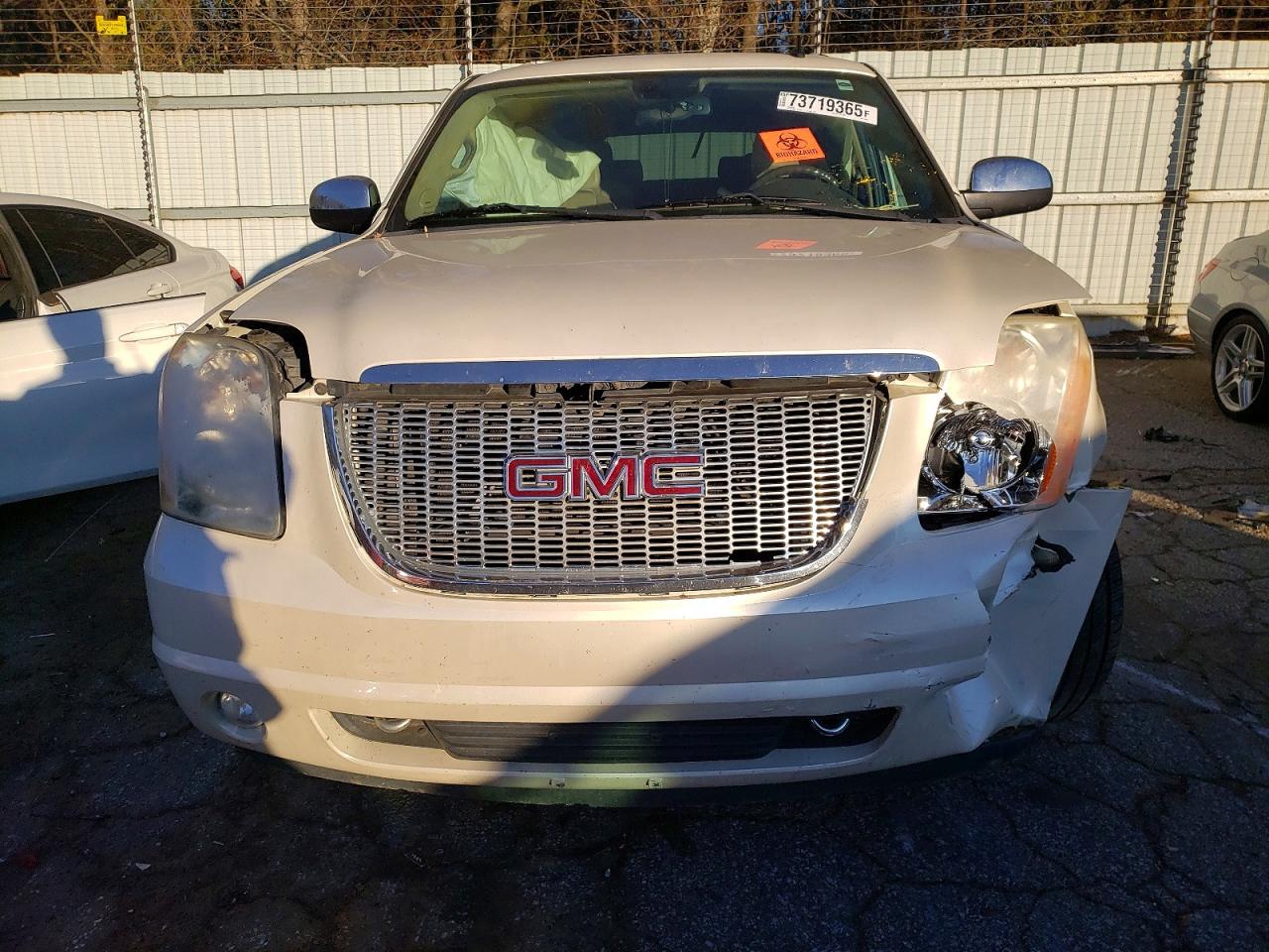 2008 GMC YUKON XL K1500 photo 5
