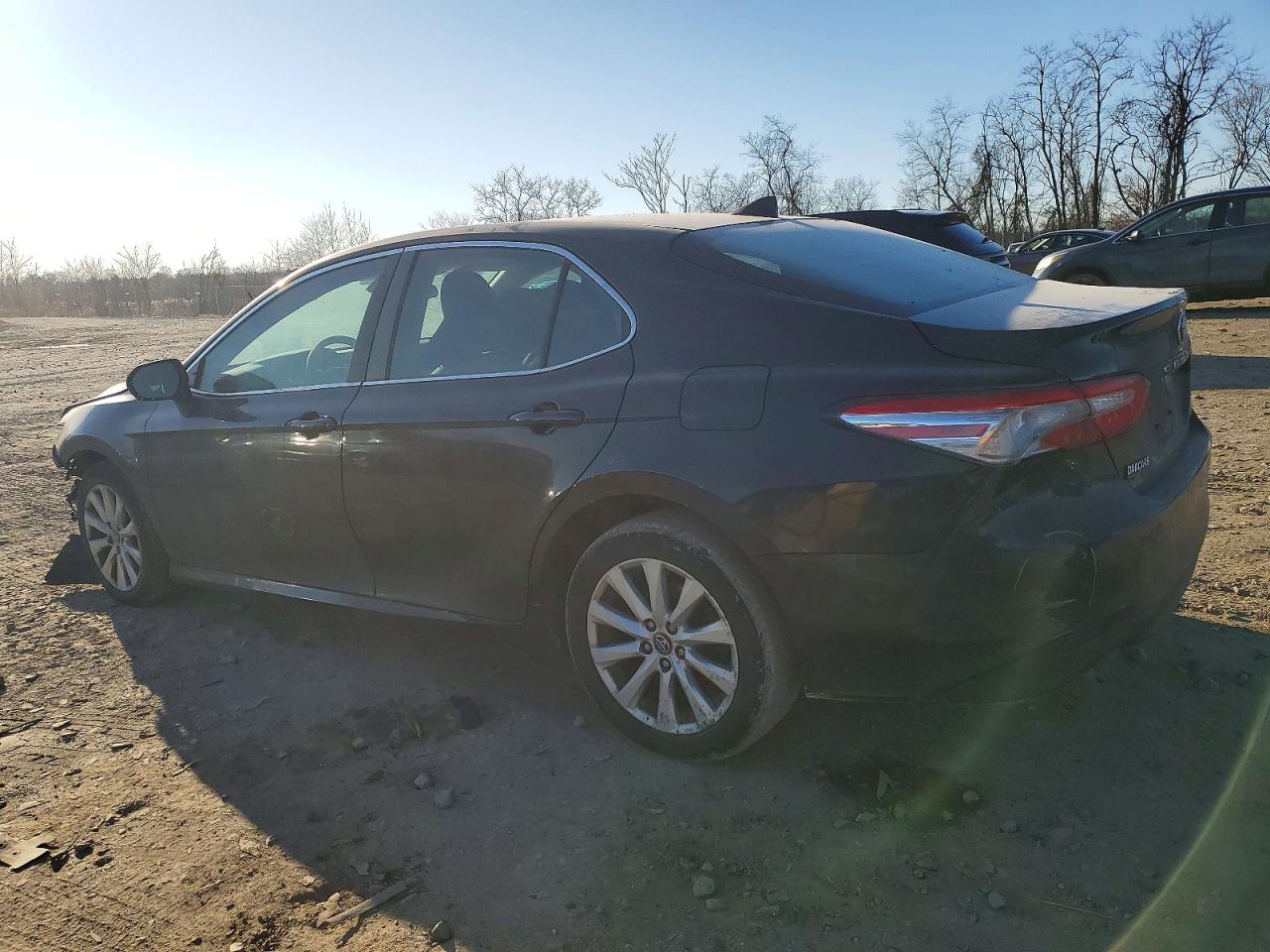 2020 TOYOTA CAMRY LE photo 2