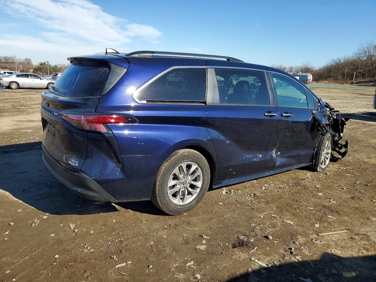 2022 TOYOTA SIENNA photo 3