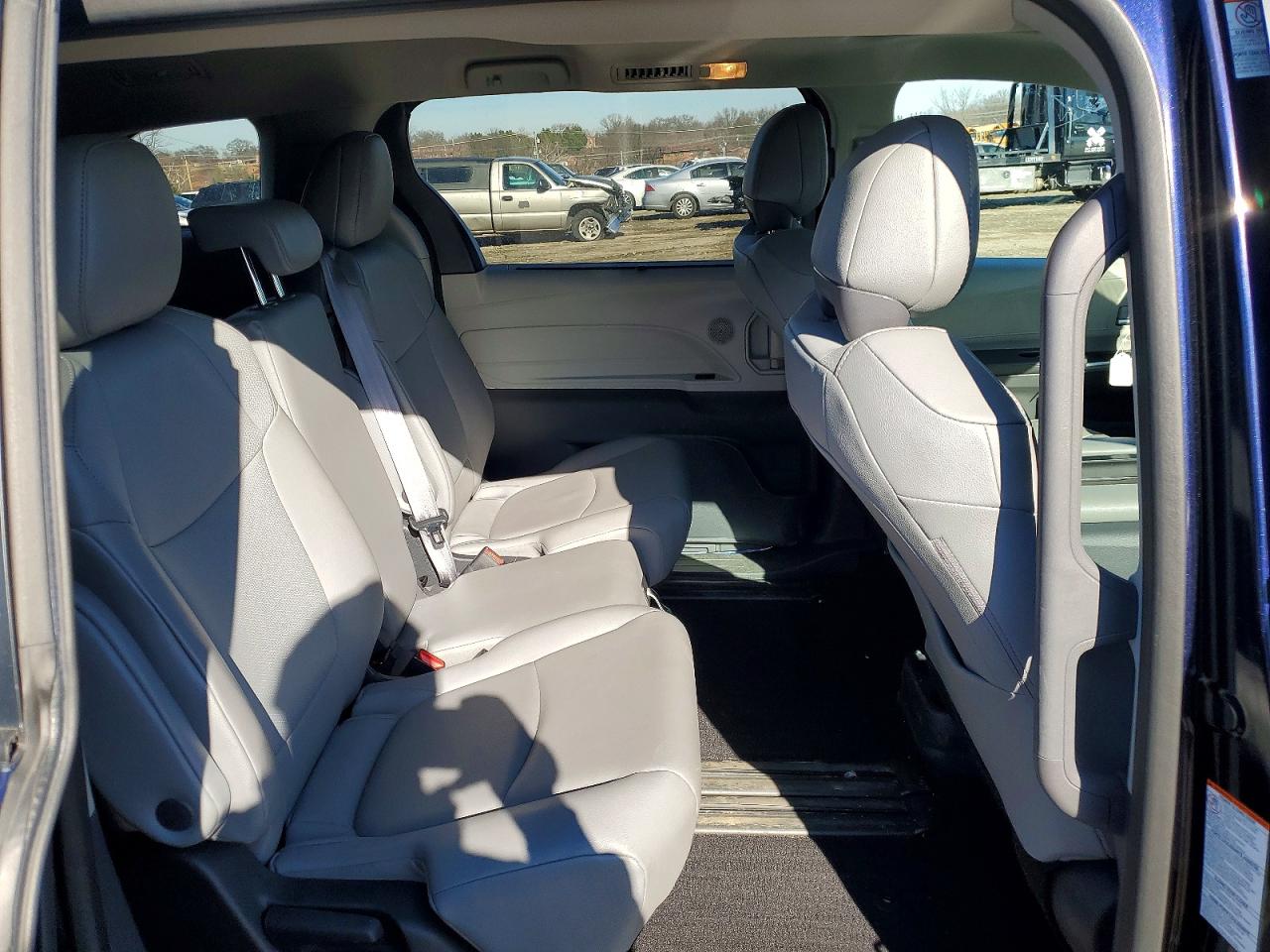 2022 TOYOTA SIENNA photo 11