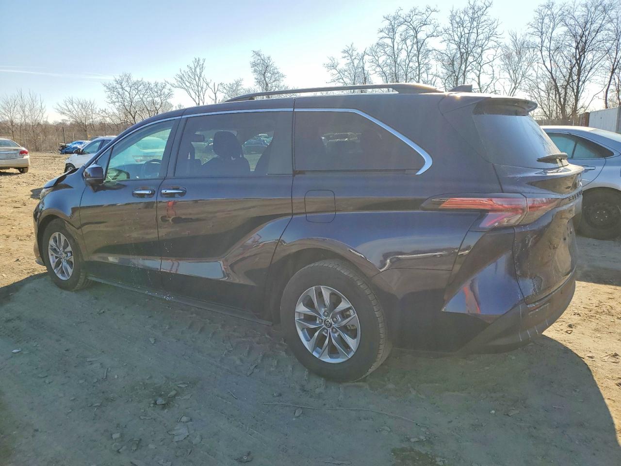 2022 TOYOTA SIENNA photo 2