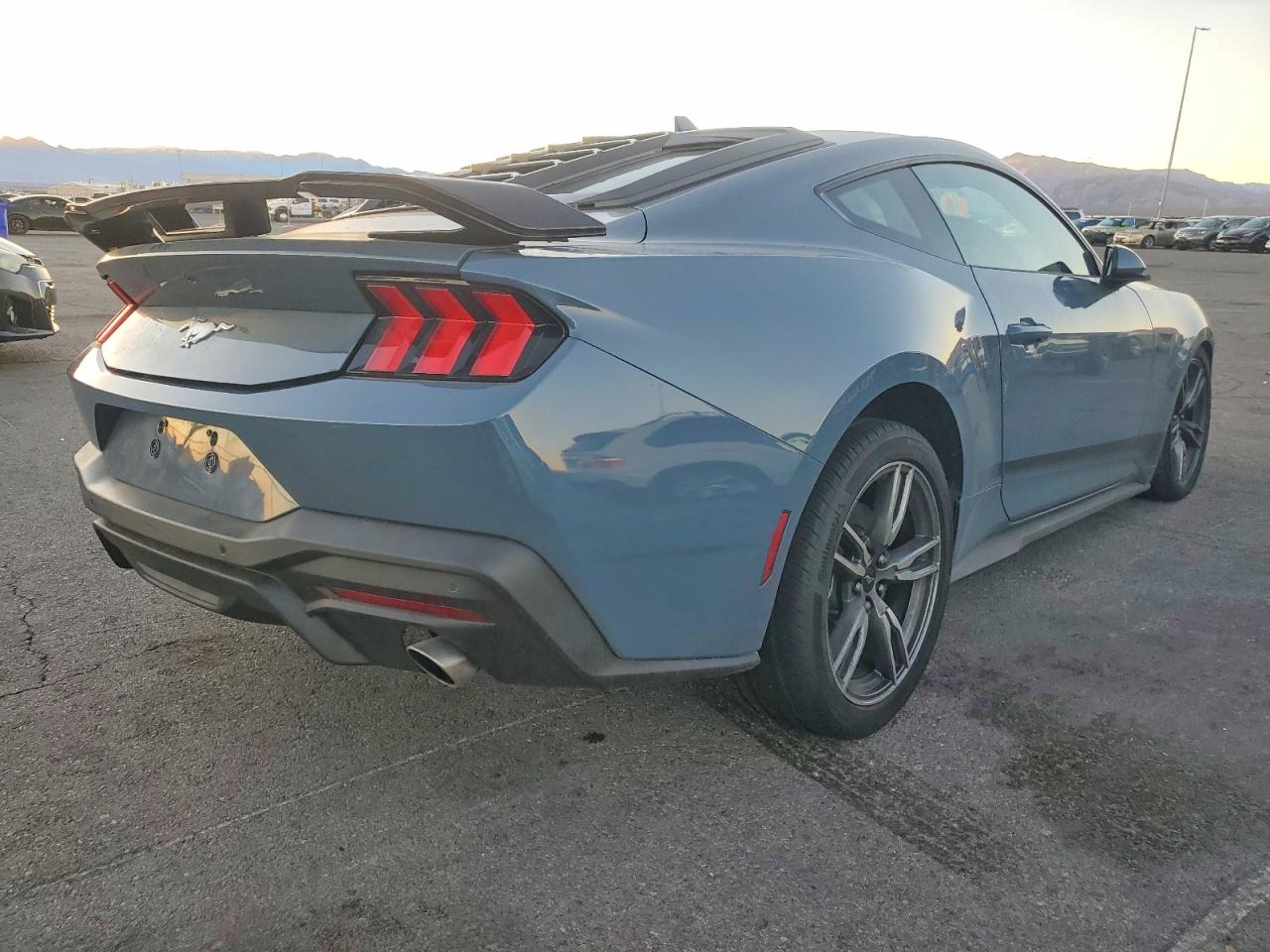 2025 FORD MUSTANG photo 5