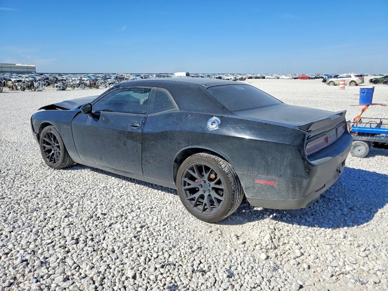 2016 DODGE CHALLENGER SXT photo 2